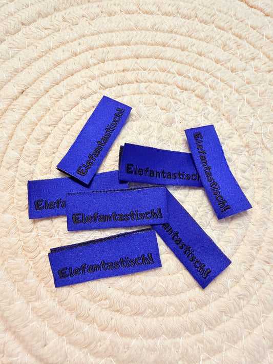 tolles neues Klapp Weblabel von Bienenkinder mit dem Spruch Elefantisch in blauer Ausführung