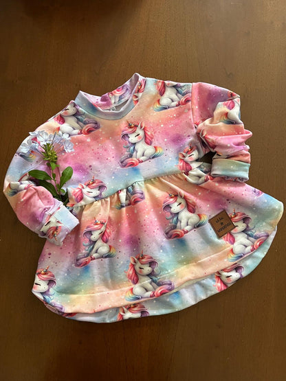 Stoff Einhorn sitzend