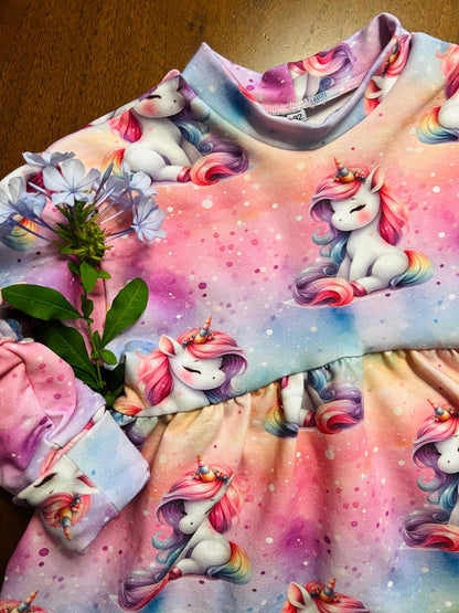 Stoff Einhorn sitzend