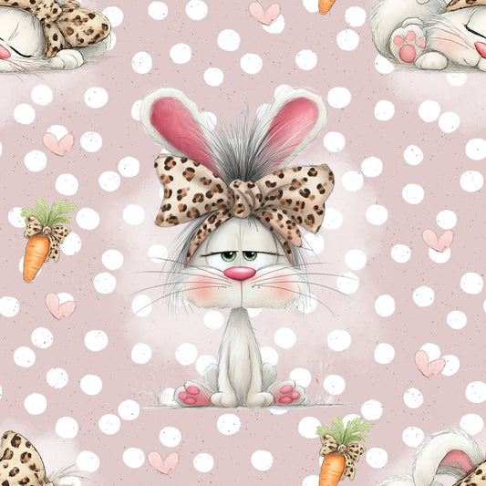 toller Stoff mit kleinen Häschen mit einem schelmisch genervten Gesichtsausdruck auf beige geblümten Untergrund