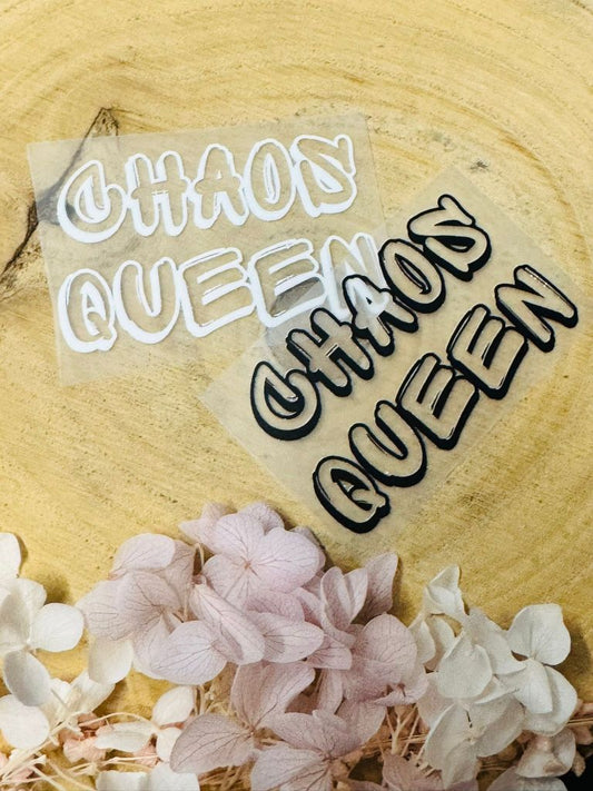 aufbügelbares Label mit dem Spruch Chaos Queen in schwarz und weiss