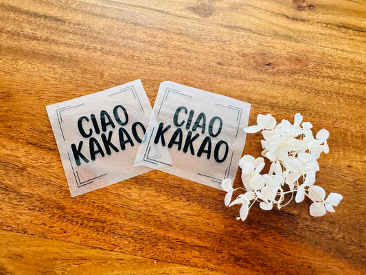 tolles Bügellabel mit dem Spruch Ciao Kakao in schwarzen Buchstaben