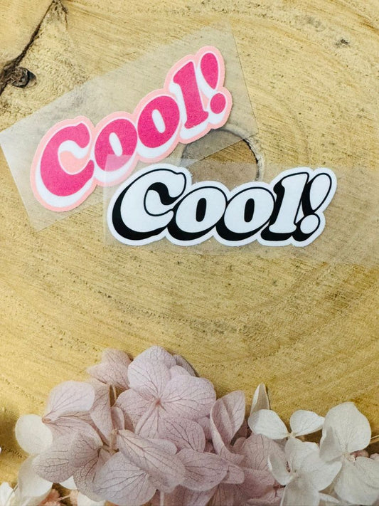 aufbügelbares Label mit dem Spruch Cool Ausrufezeichen in rosa und weiss