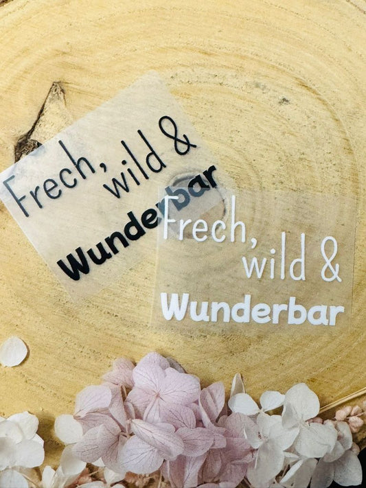 aufbügelbares Label mit dem Spruch Frech wild und wunderbar in schwarz und weiss