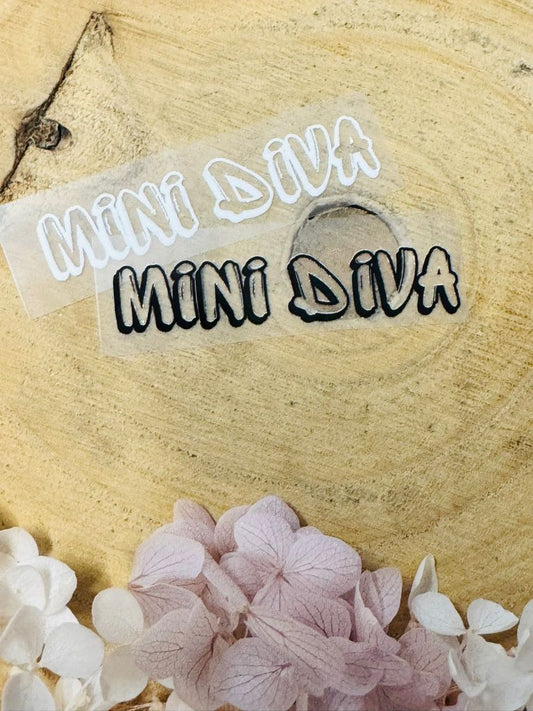 aufbügelbares Label mit dem Spruch Mini Diva in schwarz und weiss