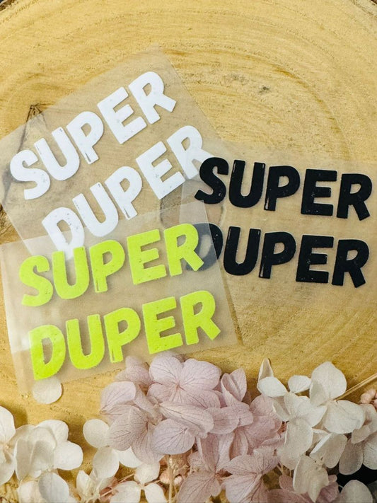 aufbügelbares Label mit dem Spruch Super in drei Farben