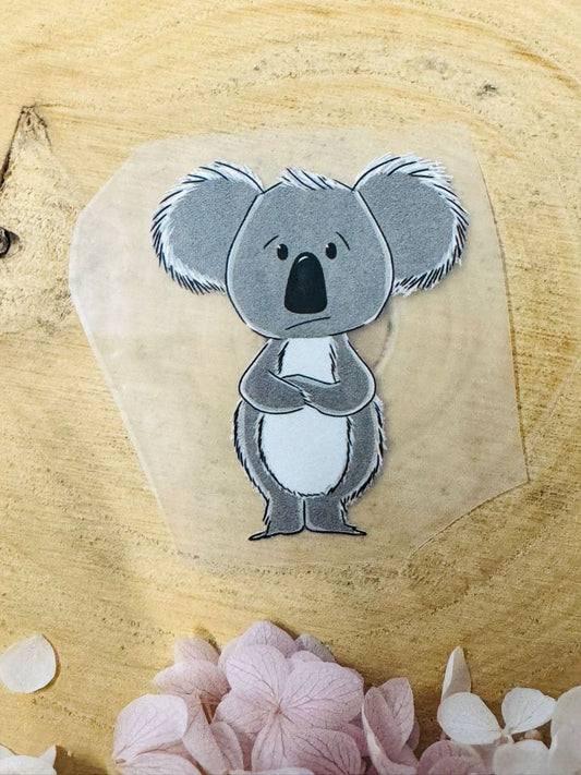 tolles Bügelbild aus der Growi Kollektion mit einem kleinen grauen Koala abgebildet