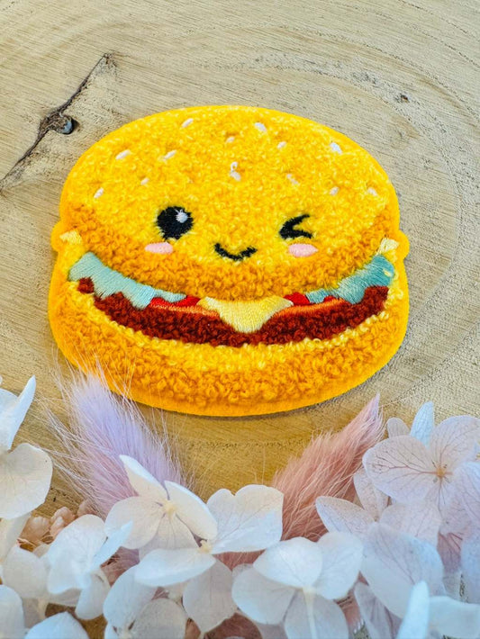exclusives Bienenkinder Chenille Patch mit einer tollen 3D Optik und einem lustigen Cheese Burger abgebildet