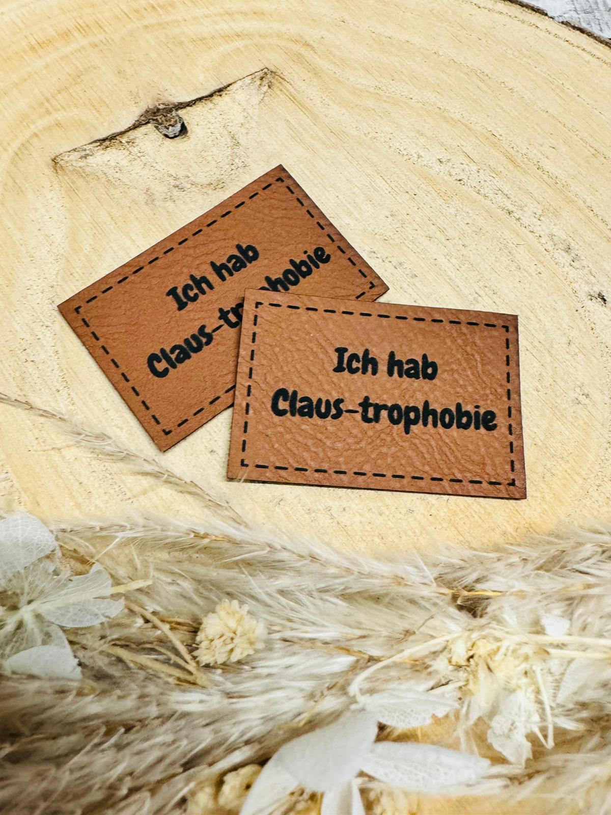 braunes christmas kunstlederlabel mit dem spruch ich hab claus-trophobie
