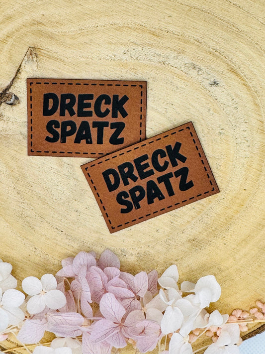 superweiches braunes Kunstlederlabel mit dem Spruch DreckSpatz
