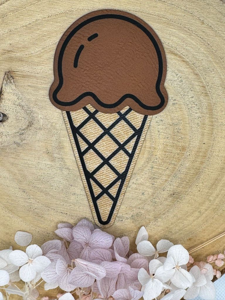 superweiches Kunstlederlabel in Form einer Eiskugel variante schoko