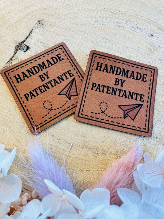 superweiches braunes Kunstleder label mit dem Spruch Handmade by Patentante 