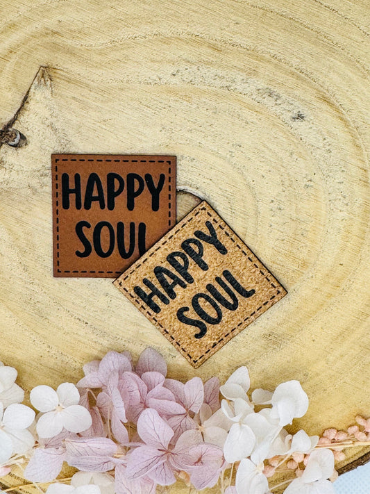 superweiches Kunstlederlabel mit dem Spruch Happy Soul in zwei Farben abgebildet