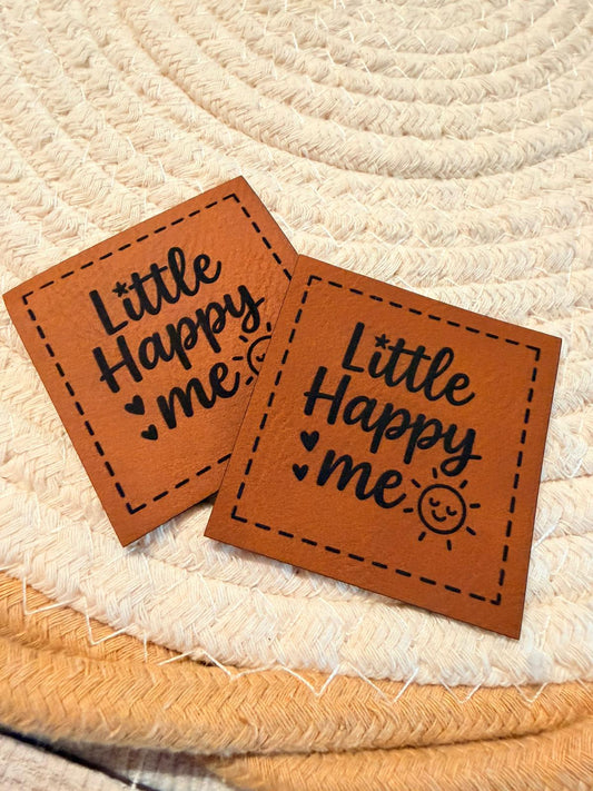 superweiches braunes  Kunstlederlabel mit dem Spruch Little Happy me