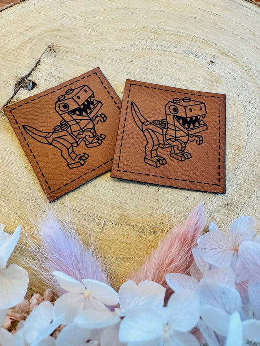 superweiches braunes Kunstleder Label mit einem Robo Dino abgebildet