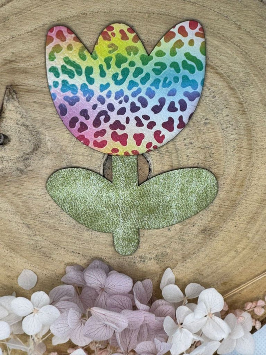 superweiches weiteiliges Kunstlederlabel in Form einer Tulpe Stängel Hellgrün Blüte bunt