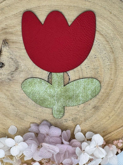 superweiches zweiteiliges Kunstlederlabel in Form einer Tulpe Stängel hellgrün Blüte dunkelrot