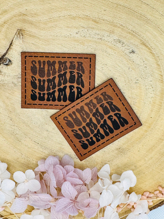 superweiches Kunstlederlabel mit dem Spruch Summer Summer Summer