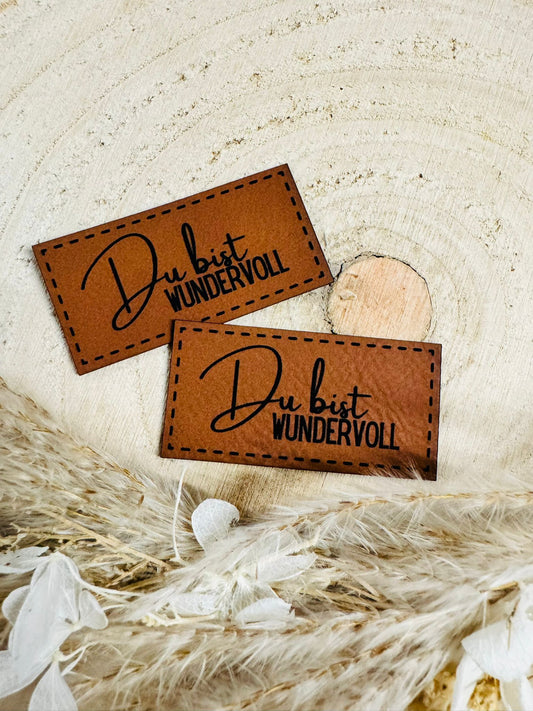 superweiches braunes Kunstlederlabel mit dem Spruch Du bist wundervoll