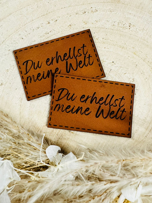 superweiches braunes Kunstlederlabel mit dem Spruch Du erhellst meine Welt
