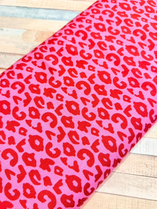 schöner Jersey Stoff mit Leo Muster in pink rot