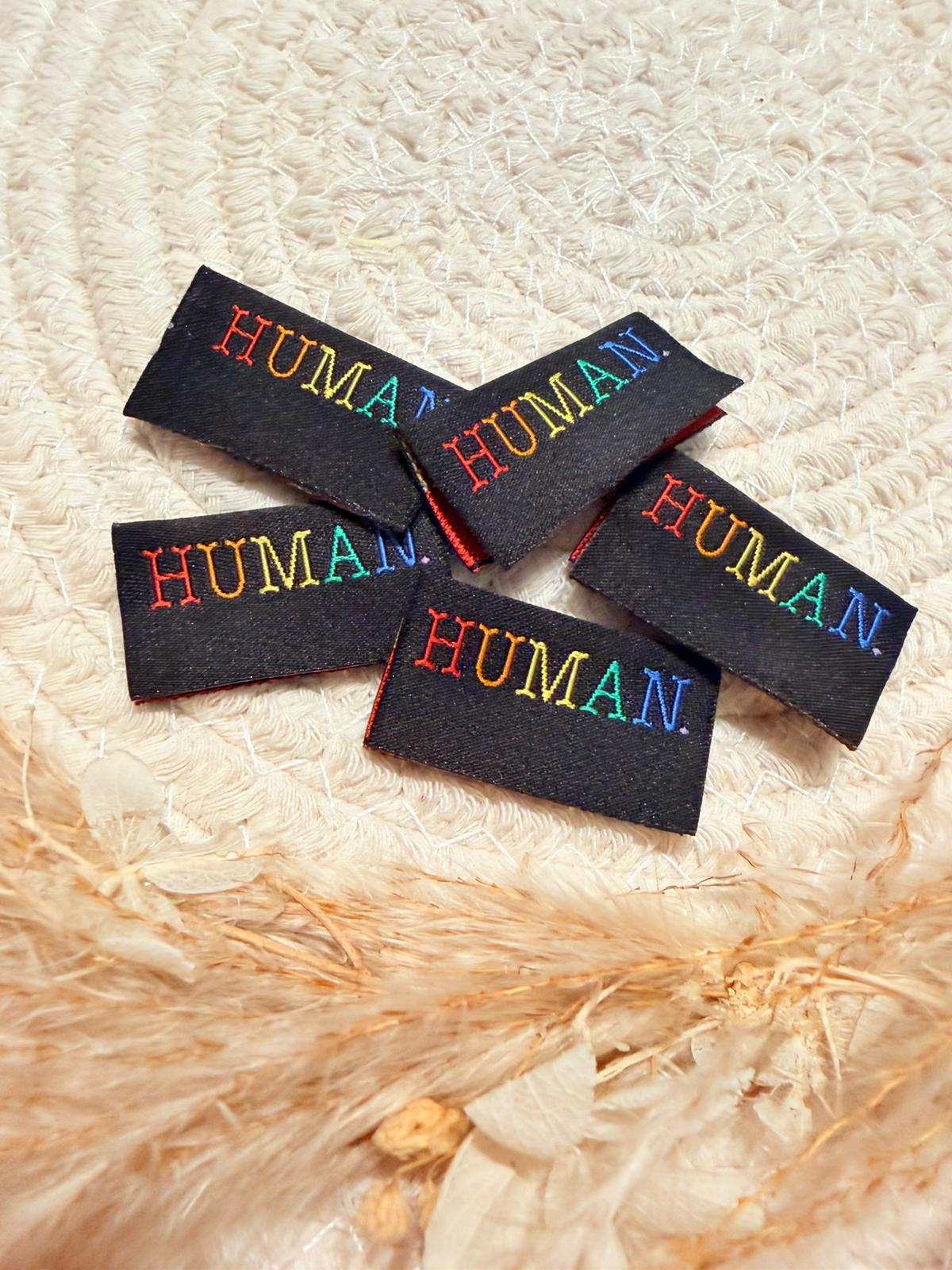 tolles schwarzes Weblabel mit dem Spruch HUMAN in bunten Buchstaben