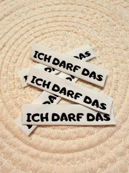 neues tolles Klapp Weblabel der Bienenkinder zum Einnähen mit dem Spruch "Ich darf Das" in weisser Ausführung