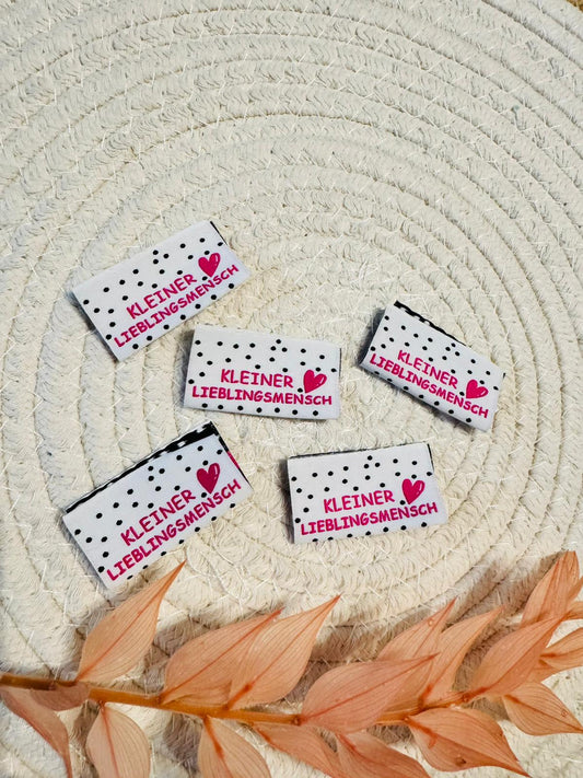 tolles Baumwoll Klapp Weblabel mit dem Spruch Kleiner Lieblingsmensch in pinker Schrift