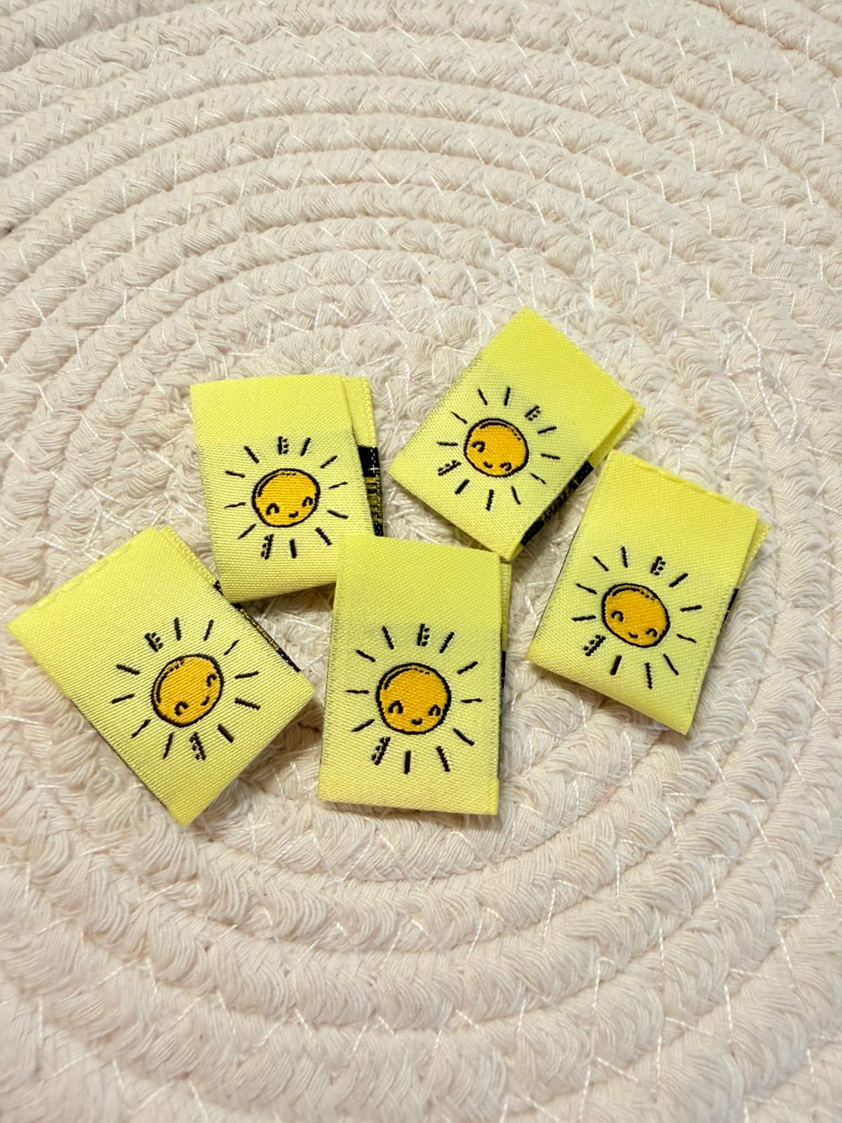 tolles Klapp Weblabel mit einer strahlenden Sonne auf gelben Untergrund