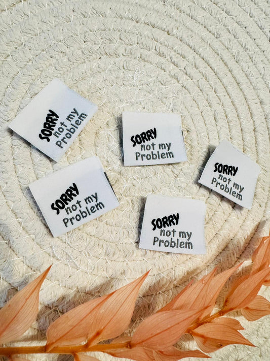 tolles Baumwoll Klapp Label mit dem Spruch Sorry not my Problem